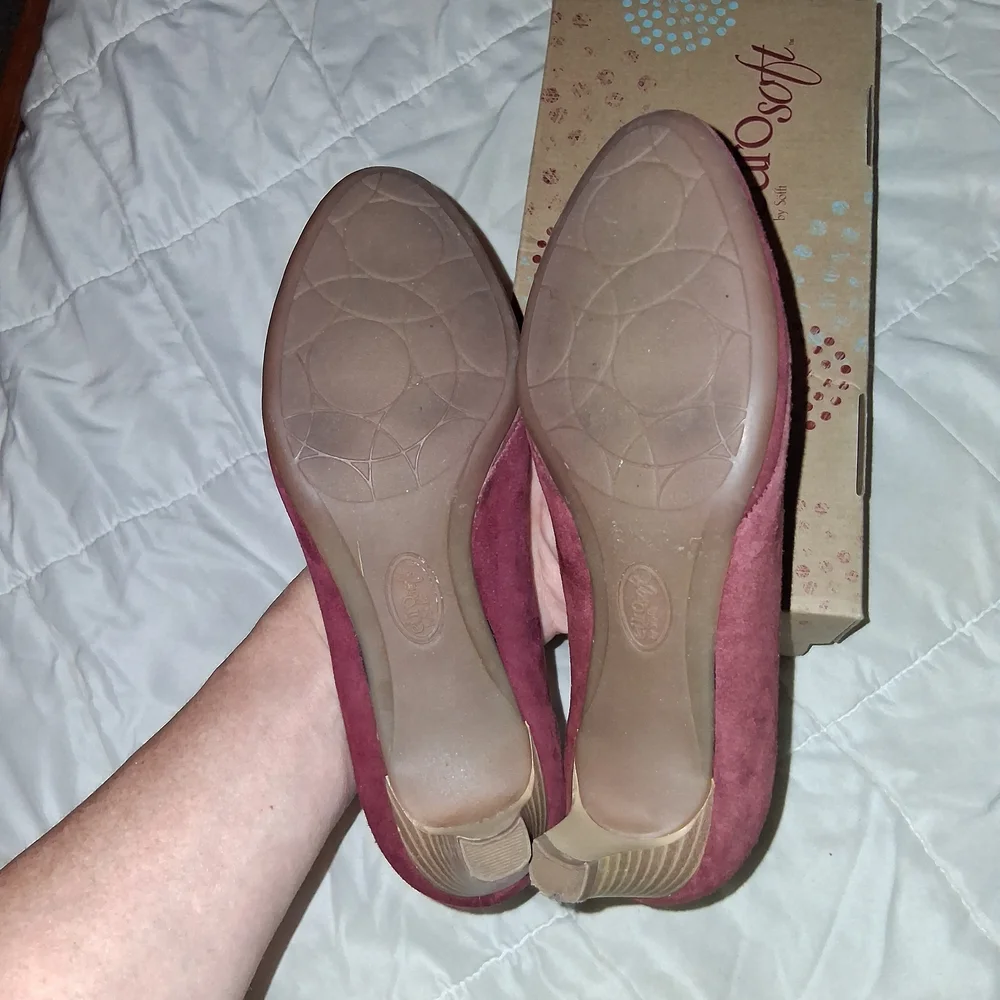Eurosoft Jewel Red Suede Heels